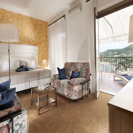 Europa Grand Hotel 3*