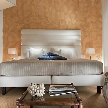 Europa Grand Hotel 3*