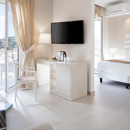 Europa Grand מלון 3*