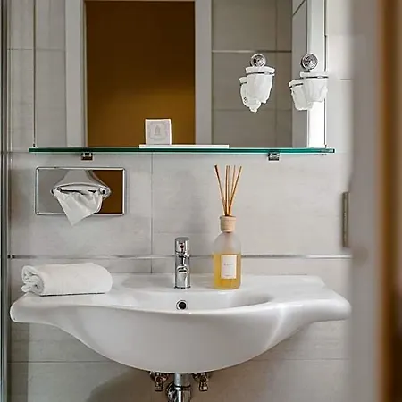 فندق Europa Grand 3*