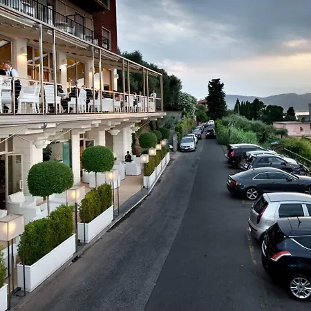 Europa Grand Hotel 3*