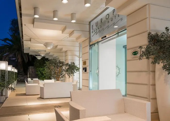 Europa Grand Hotel 3*