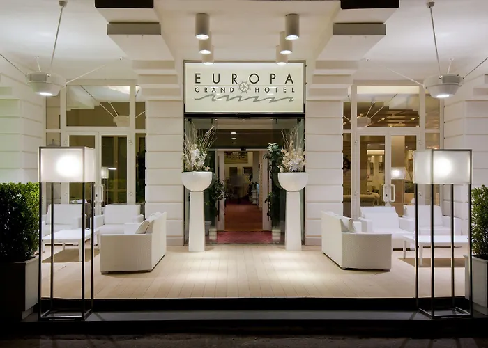 מלון Europa Grand 3*
