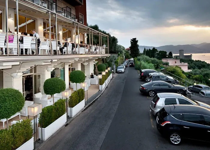 Europa Grand Hotel 3*